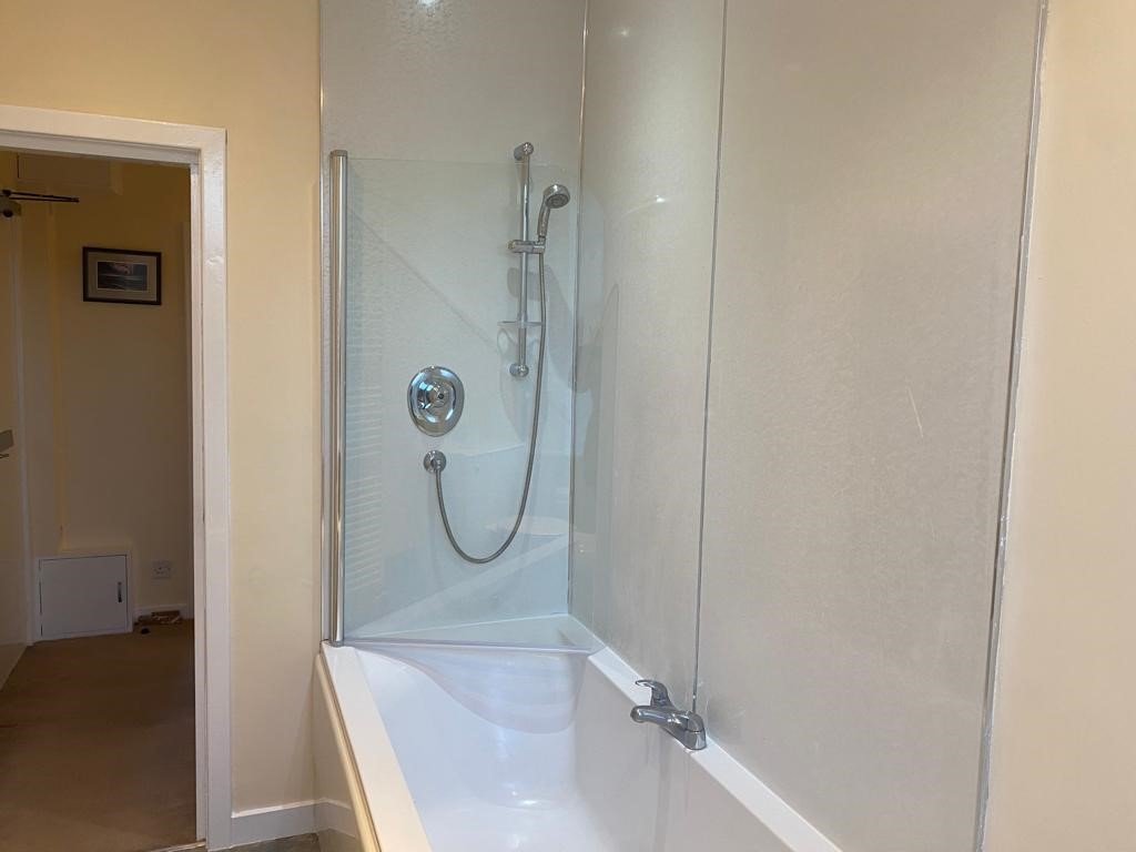 Bathroom 2.jpg