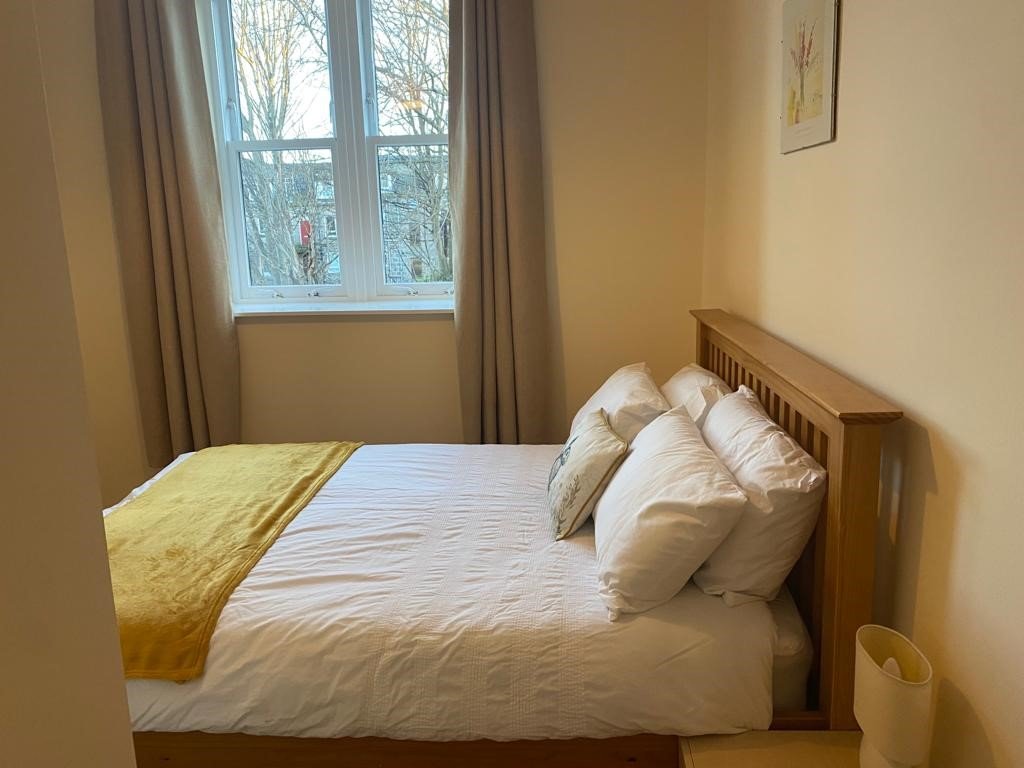 Bedroom 1.jpg