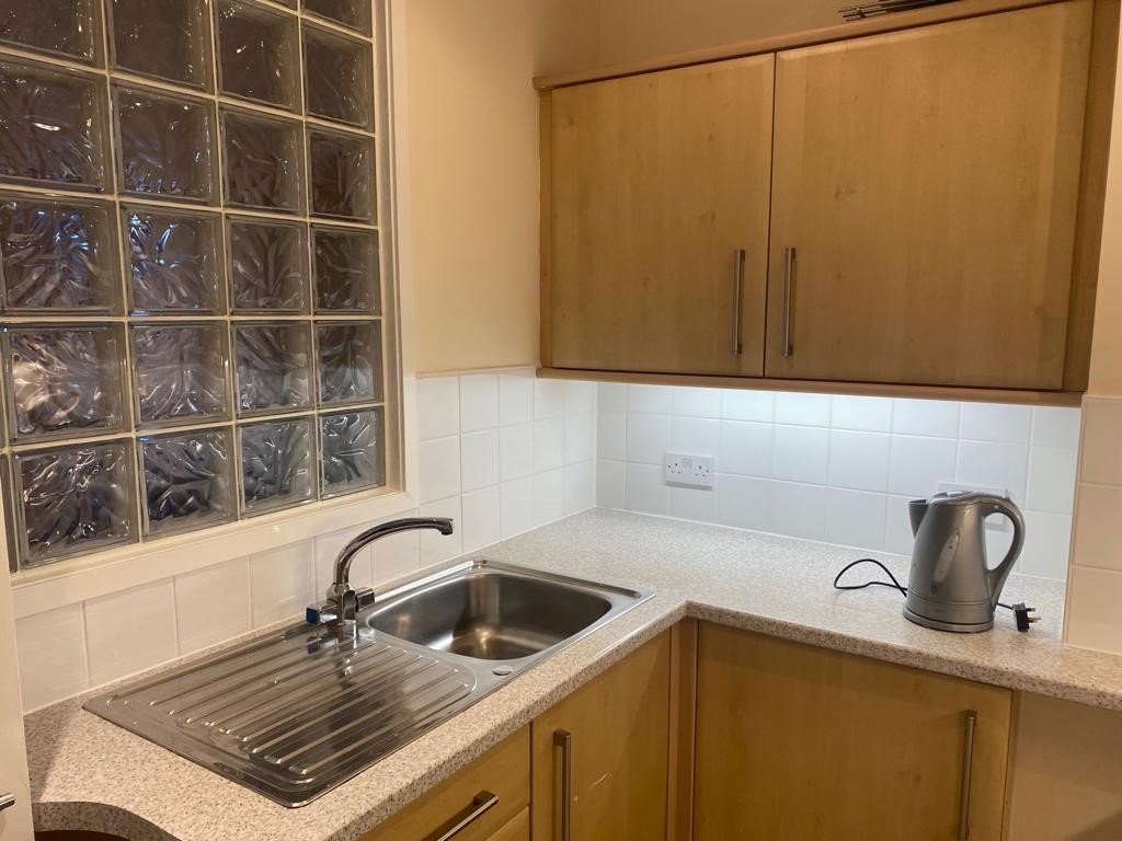 Kitchen 2.jpg