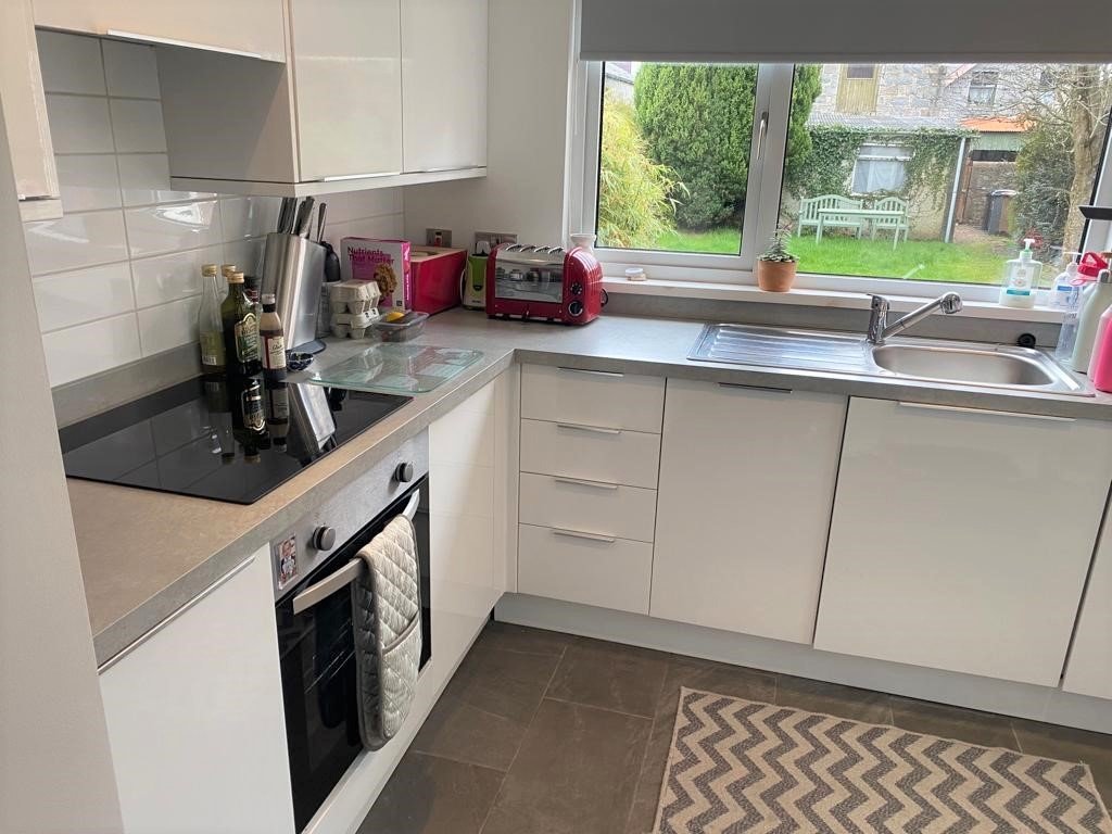 Kitchen 2.jpg