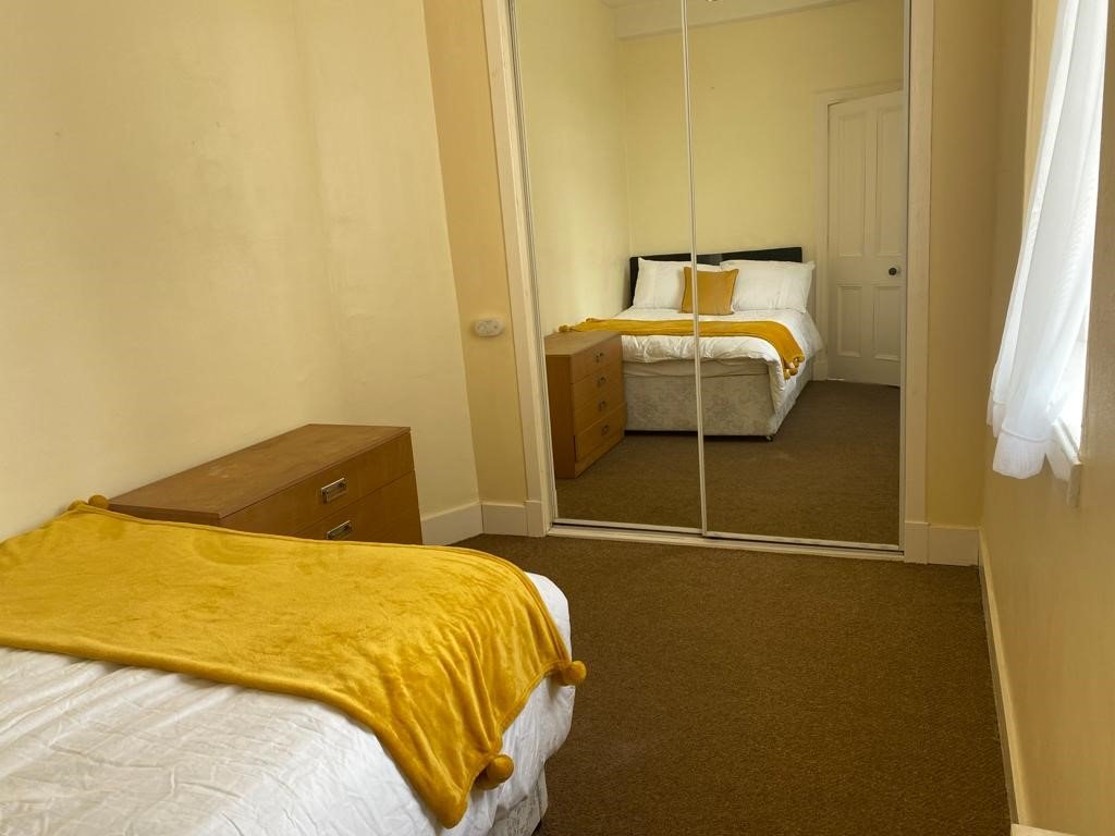 BEDROOM.jpg