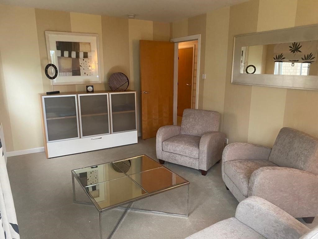 Lounge 1.jpg