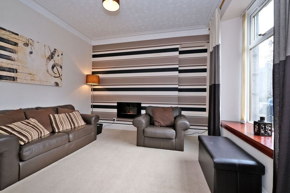 Lounge 1.jpg