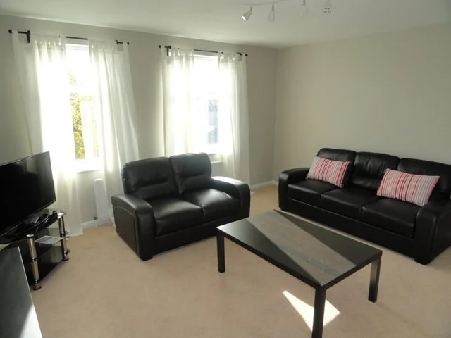 62 Gairn Rd.lounge.JPG