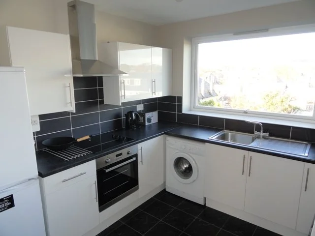 62 Gairn Rd.kitchen.JPG