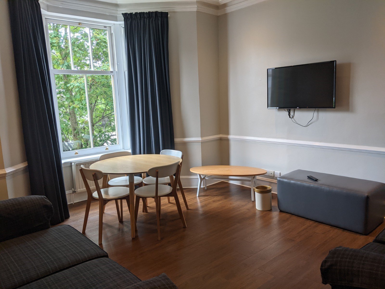 LOUNGE 2.jpg