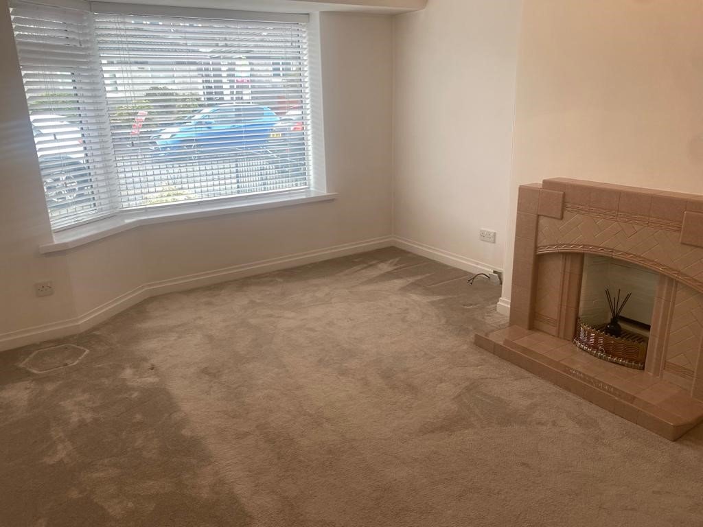 Lounge 1.jpg
