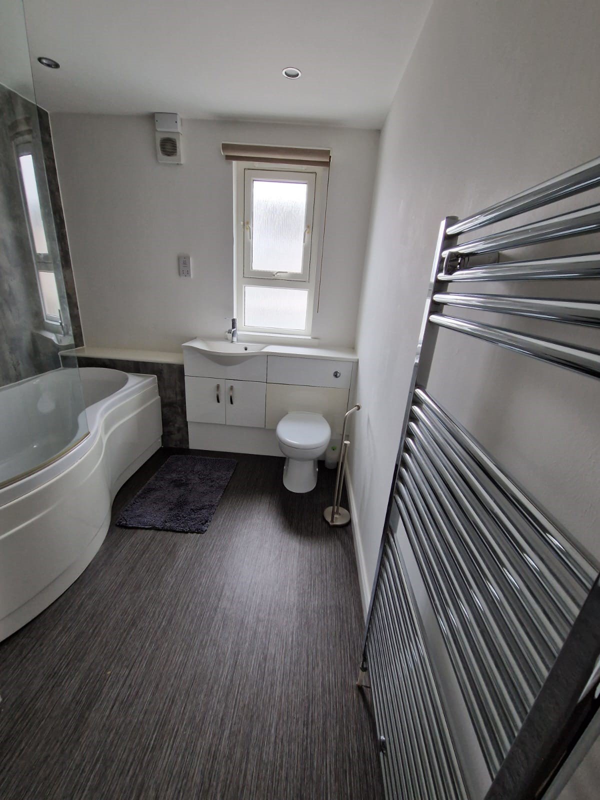 Bathroom 1.jpg