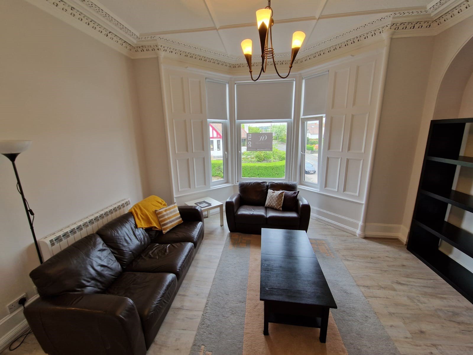 Lounge 1.jpg