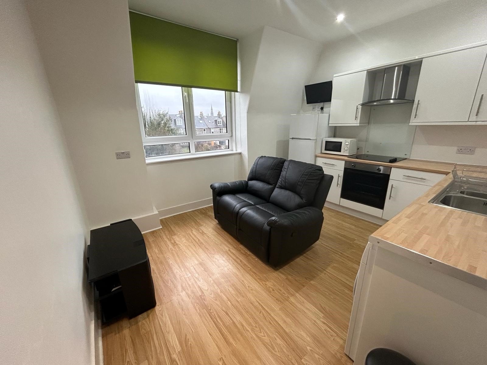 Lounge kitchen.jpg