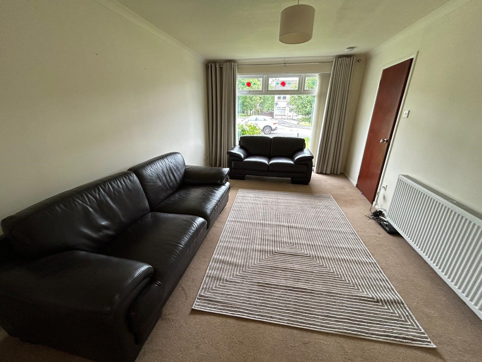 Lounge 1.jpg