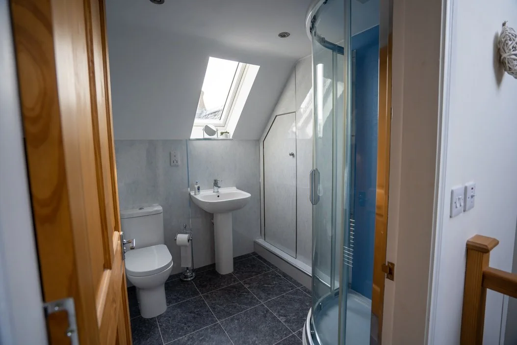 94a Hamilton Place-14 upper bathroom.jpg