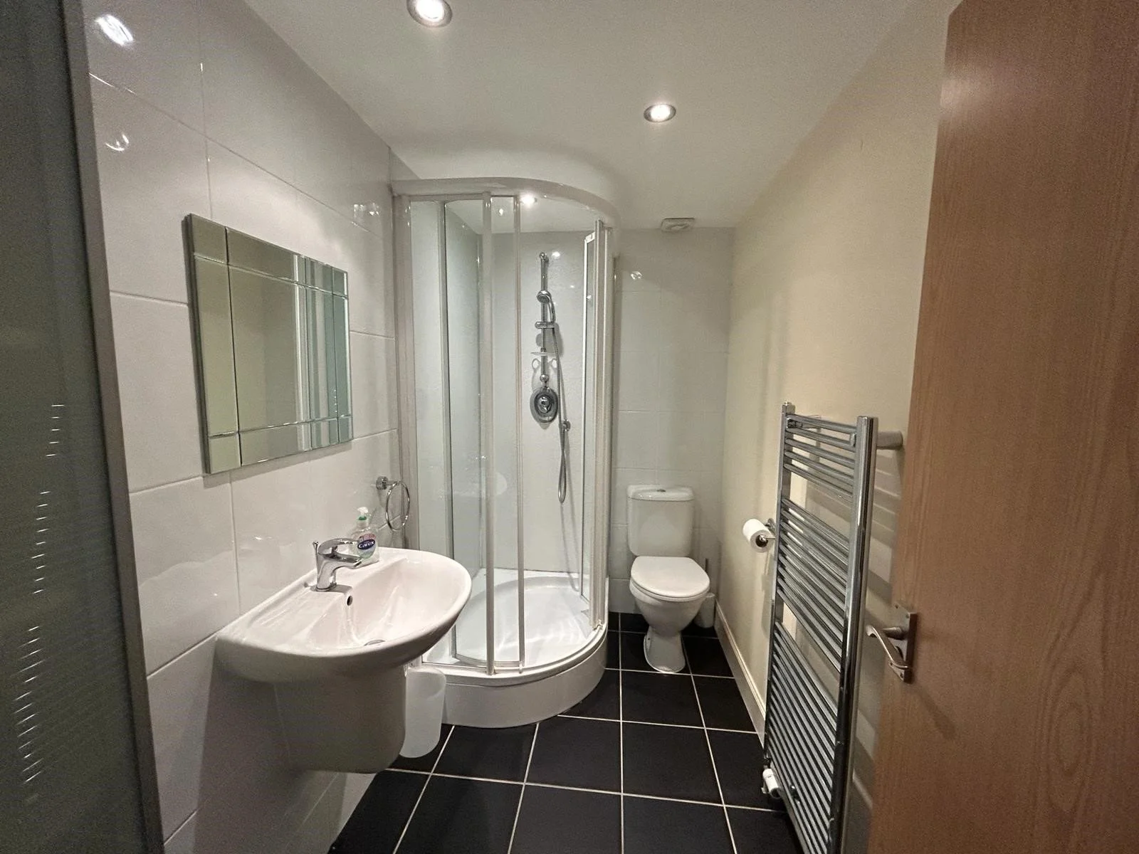 Bathroom_2.jpg