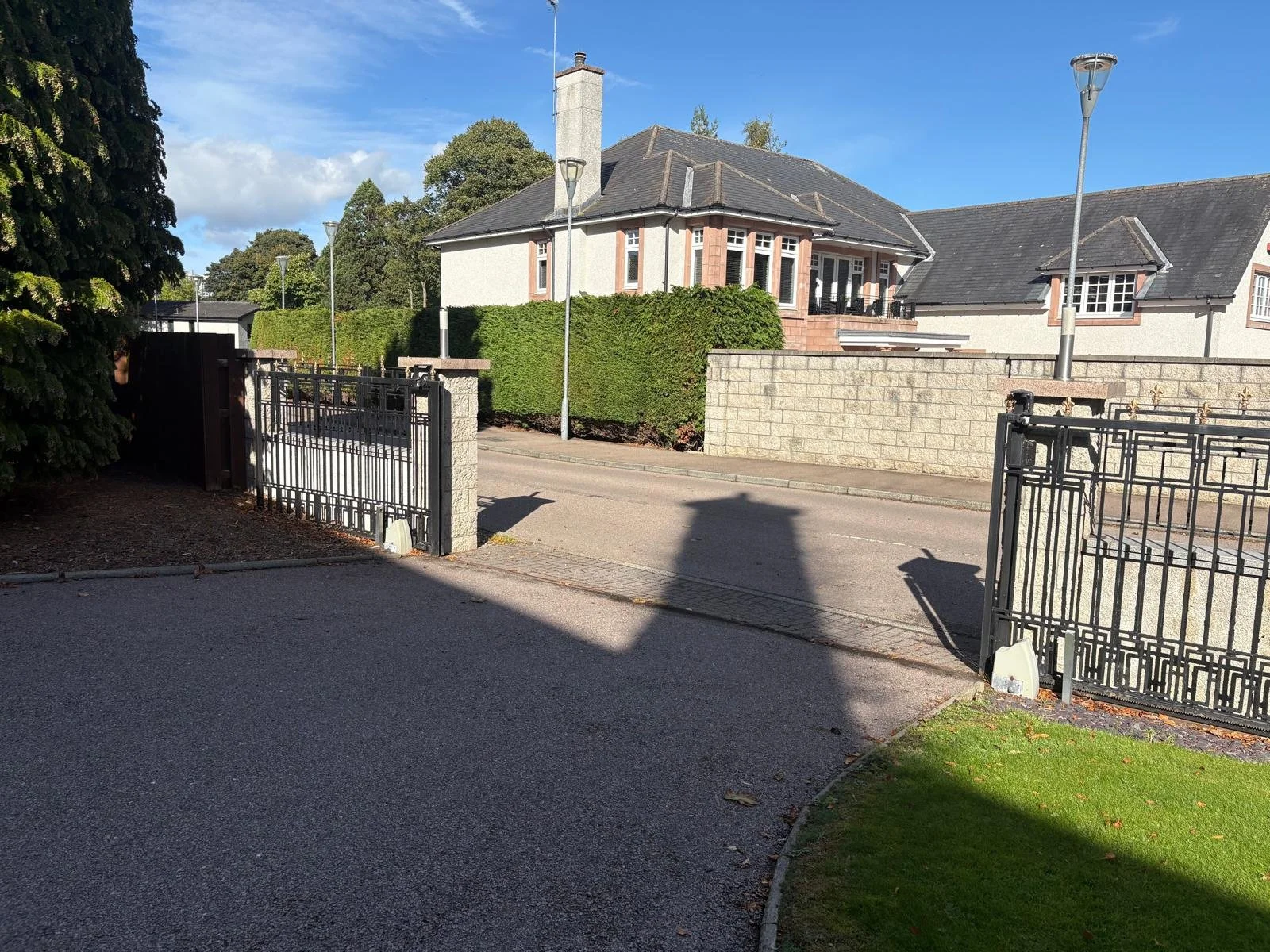 driveway - front of house (3).jpeg