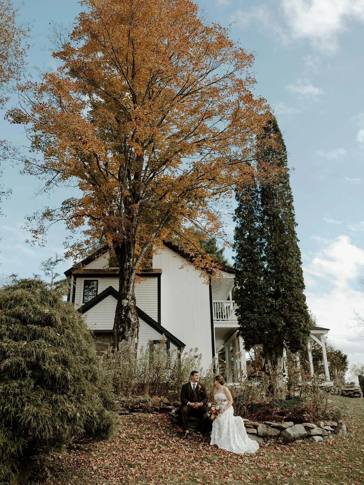 The most perfect fall Vermont day celebrating Jill &amp; Scott at a place so special to them &mdash; these two are the most chill couple and really just wanted to have the best time with their favorite people. They walked down the aisle together and 