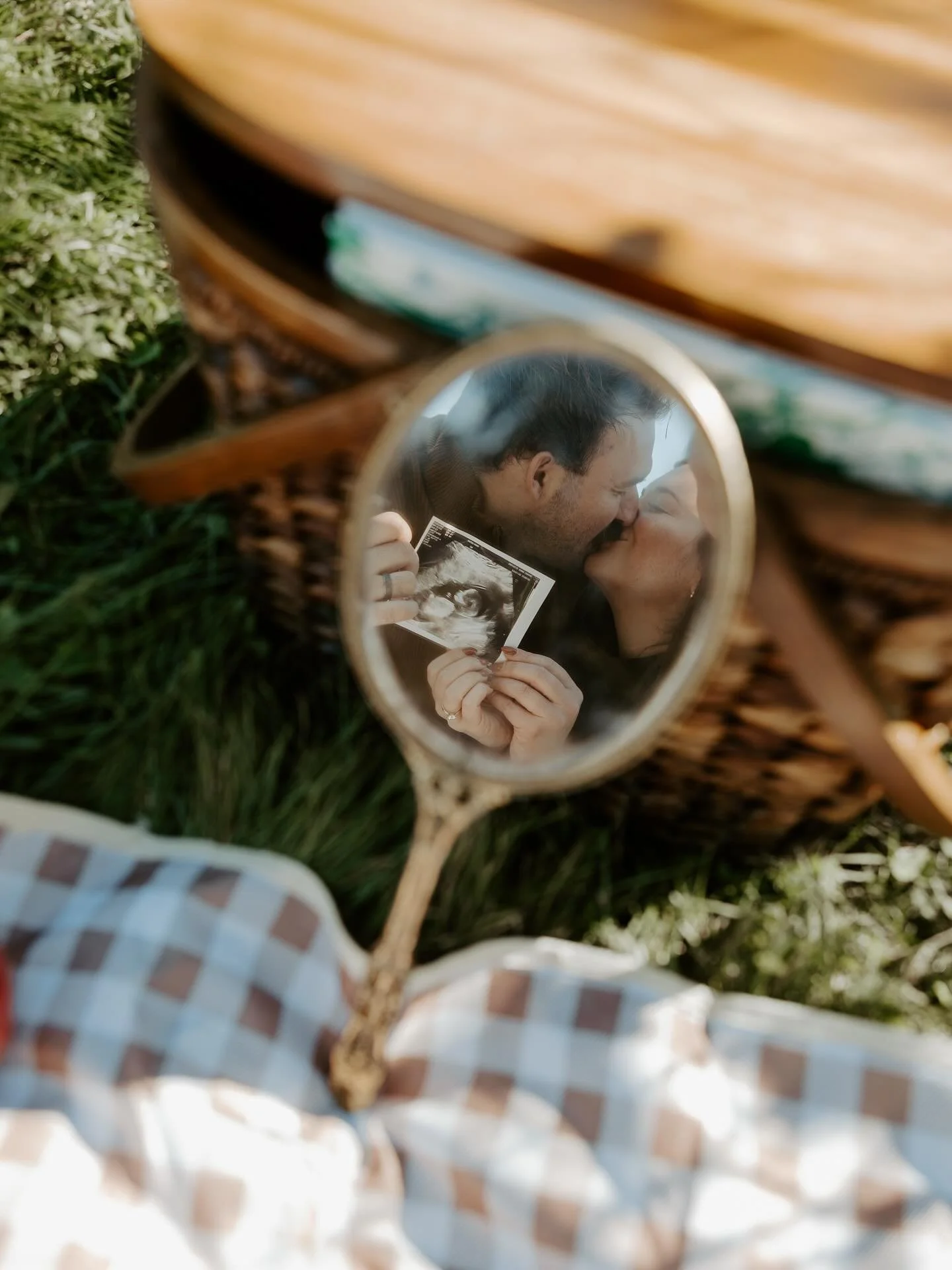 Emma, Matt, and their growing daughter 🥹🩷
&mdash;&mdash;&mdash;&mdash;&mdash;&mdash;&mdash;&mdash;&mdash;&mdash;&mdash;&mdash;
#pregnancyannouncment #bostonmaternityphotographer #bostonmaternity #sexreveal #sexrevealcake #bostonpregnancyphotographe