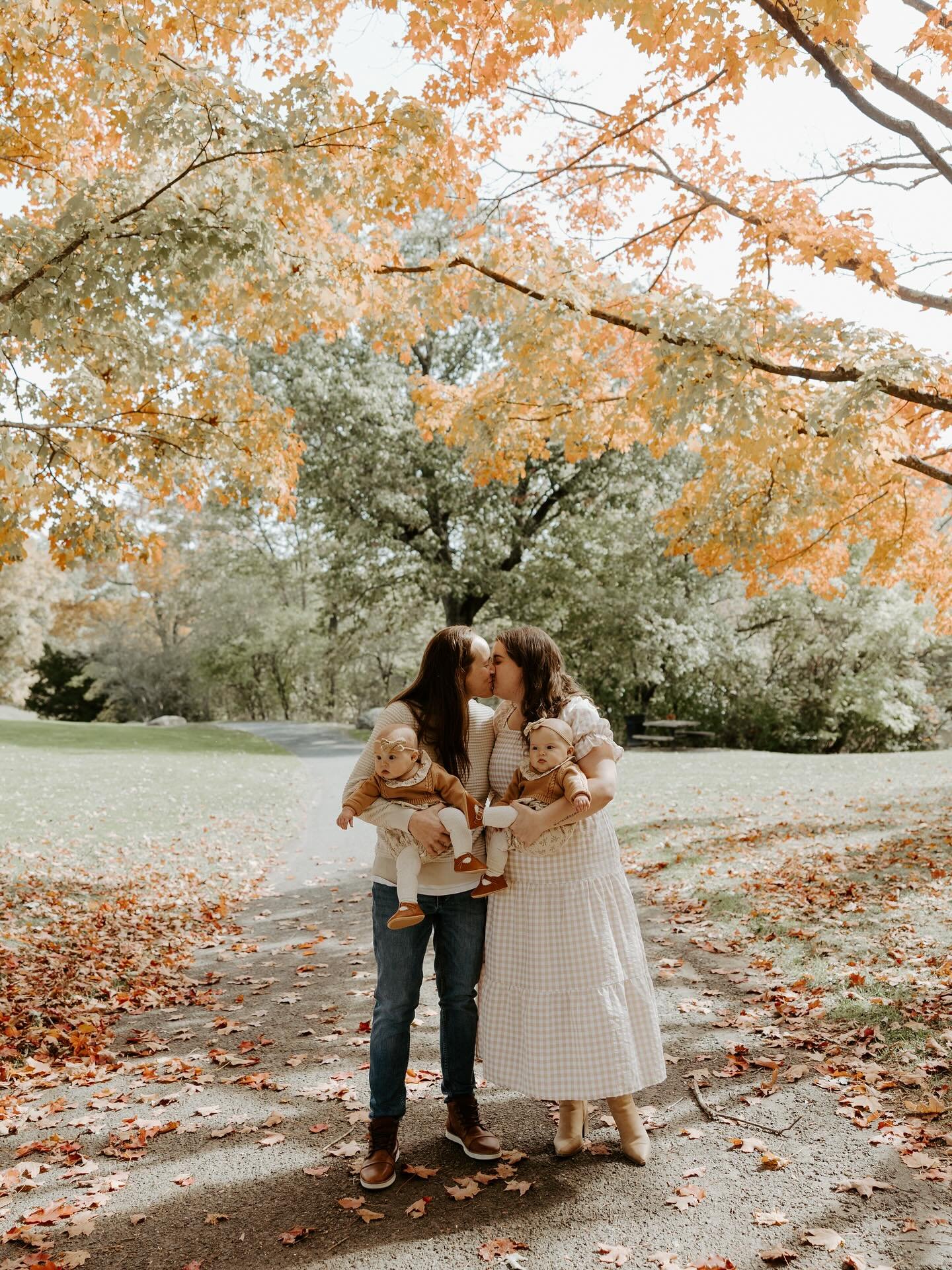 Fall mini sessions were SO much fun 2 weeks ago &mdash; it&rsquo;s such a blast to see so many past clients and their now families every year, and then always some cute new faces, too! So excited for another small round of fall minis next weekend 💛