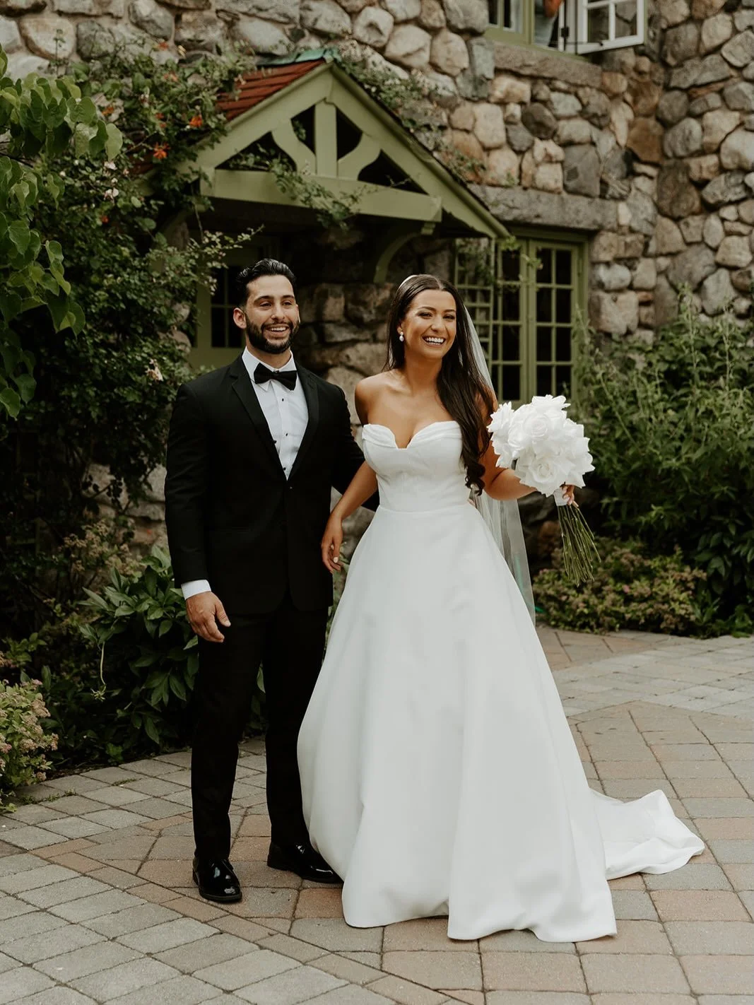 A guide to planning a wedding at one of my all time favorite venues in New England @willowdaleestate now on the blog 🤍 From the most perfect getting ready spaces to endless photo spots and indoor/outdoor options for both ceremony &amp; reception, Wi