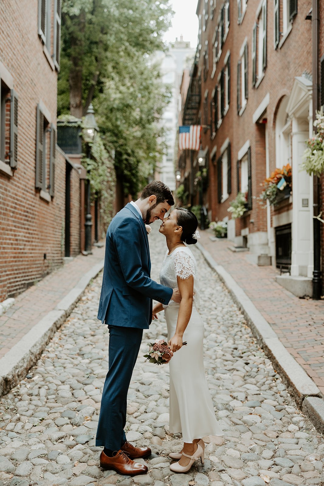 An elopement couple posing for portraits in Beacon Hill