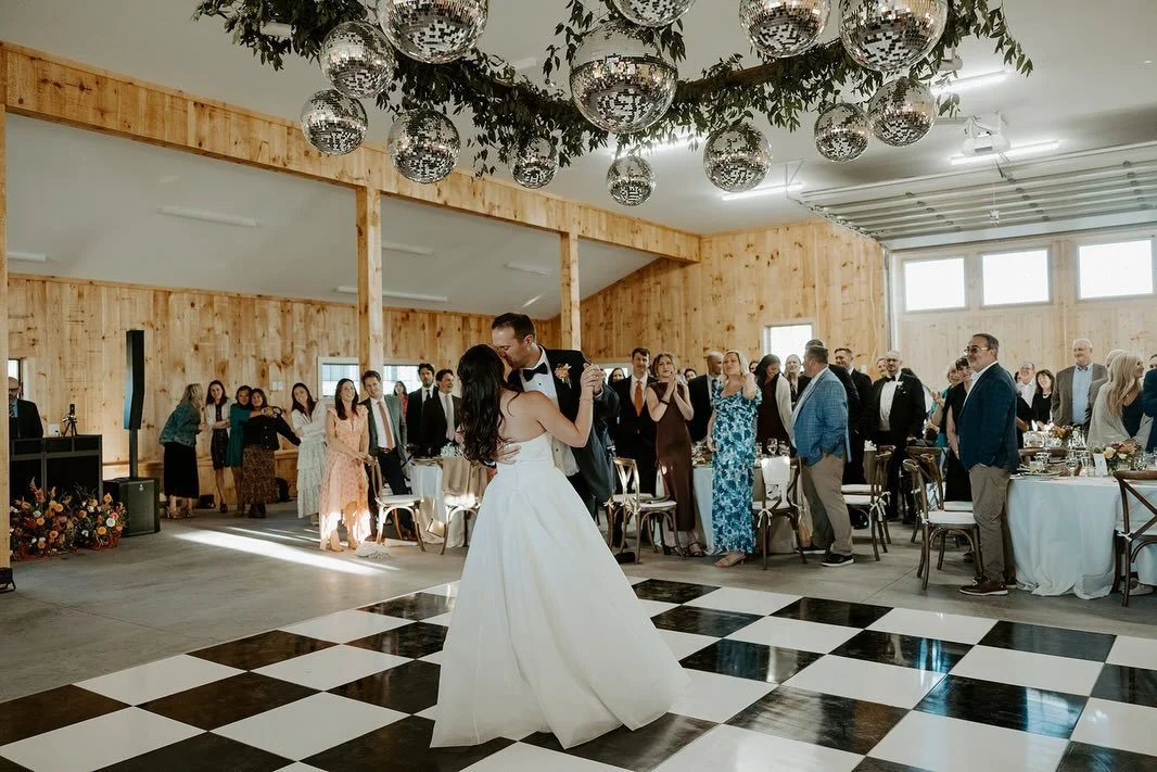 The first dance and reception set up of my dreams 🪩
&bull;
&bull;
&bull;
Planner: @confetti.and.cocktailsevents
HMU: @hairetcportlandmaine 
Florist: @stem_and_vine 
DJ: @allstar_weddings
Raw Bar: @ladyshuckers 
Rentals: @partywithconfettirentals 
Up