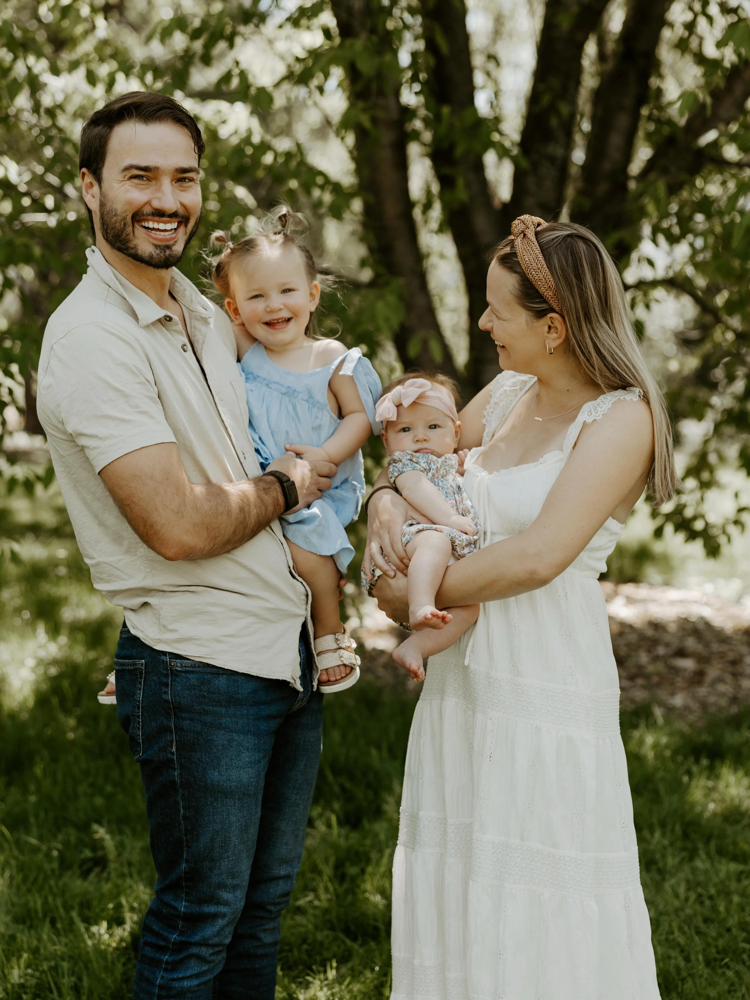 Happy MDW! Thank you everyone who came last weekend for spring mini sessions ☀️ After multiple needs to reschedule due to rain, we finally got such a warm and sunny morning. It&rsquo;s always such a joy seeing so many families and couples I adore and