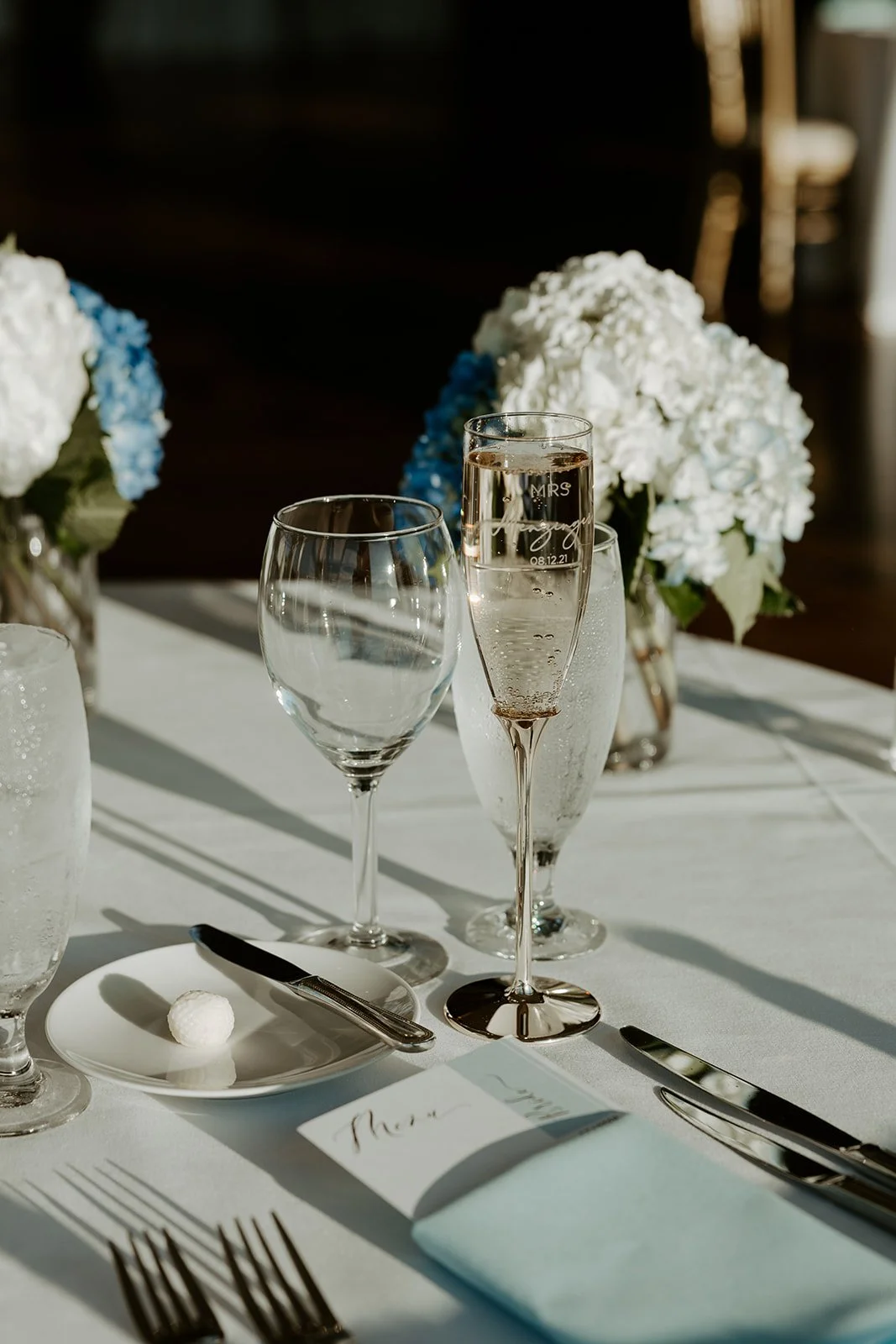 A sunny wedding reception showing why summer is the best time to get married