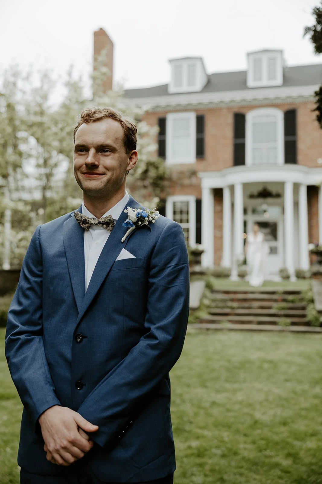 A groom waiting for a first look