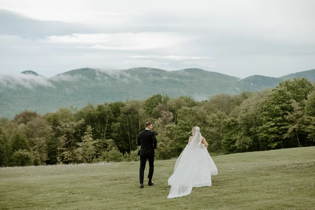 You, me, and the mountains ⛰️
&bull;
&bull;
&bull;
Venue: @mountaintopresort 
HMU: @blushvermont 
Florist: @mountaintopresort Meadow&rsquo;s Edge Florals
Video: @flowerandoakfilms 
DJ: @djhevan 
Bakery: @sweetbirchvt 

#vermontweddingphotographer #mo
