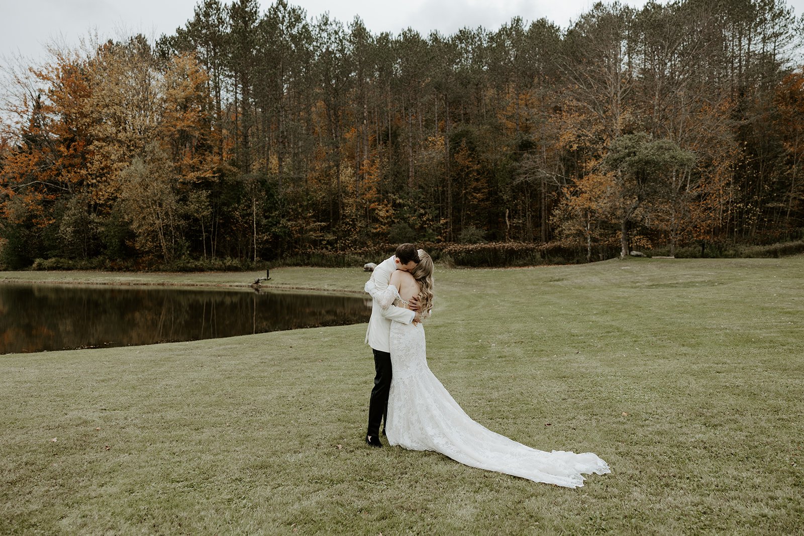 Fall Weddings at Farm Road Estate in West Dover, VT: Planning + Inspiration Guide