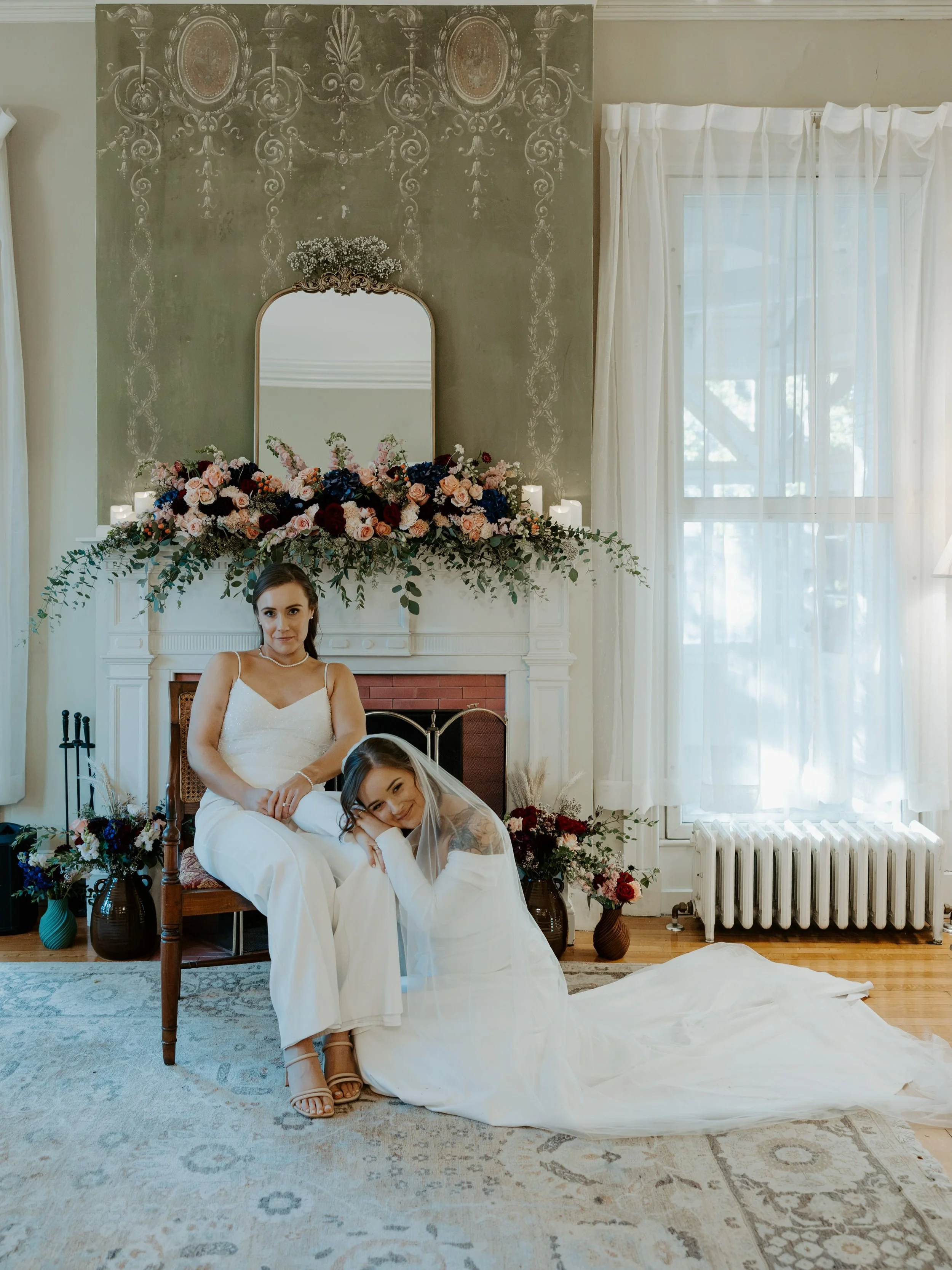 Samantha and Helena got married in Portland with 20 of their closest people at a quaint AirBnb near the city center followed by a dinner celebration at @davidsmaine 🤍 One of my favorite moments was Samantha getting her finishing touches done on her 