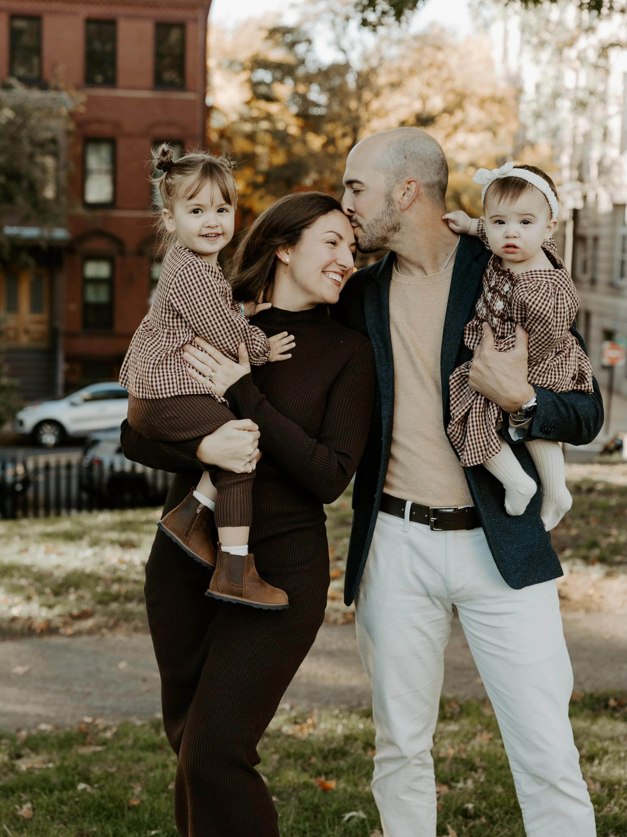 Fall mini sessions last Sunday in Boston were TOO much fun and I got to do it all over again today with 14 more families in Dedham! Seeing so many familiar and new faces every year for mini sessions brings me endless joy 🤍 Plus, the weather has been