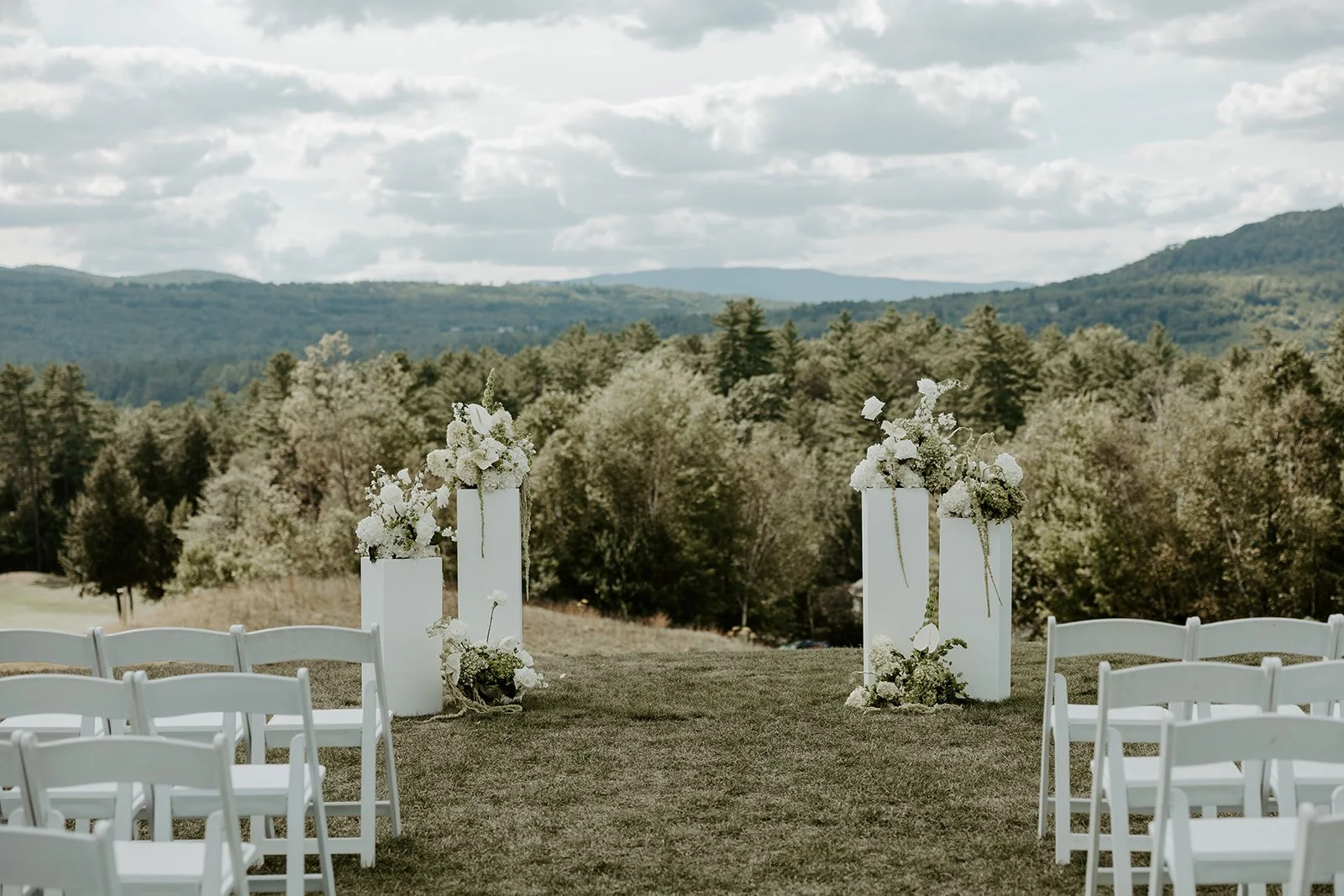 A mountain wedding venue to show inspiration for the finding your venue part of the wedding planning checklist