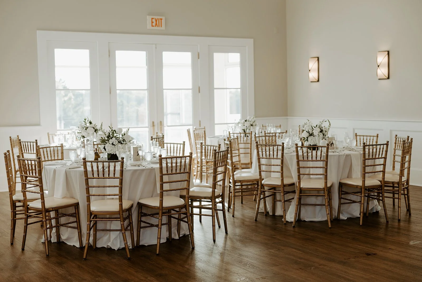 The indoor reception space at Waverly Oaks