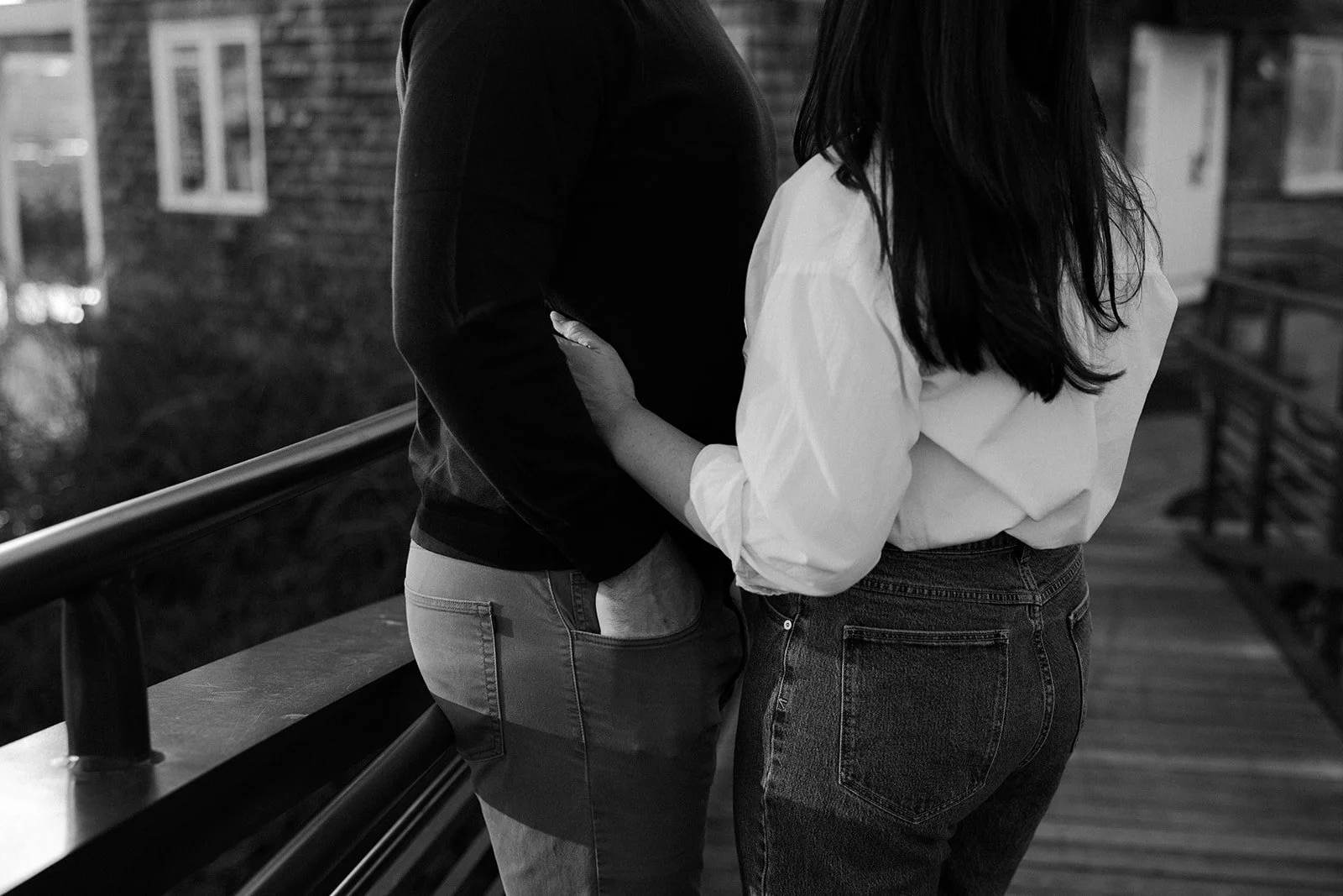 A black and white photo showing what to wear for engagement photos