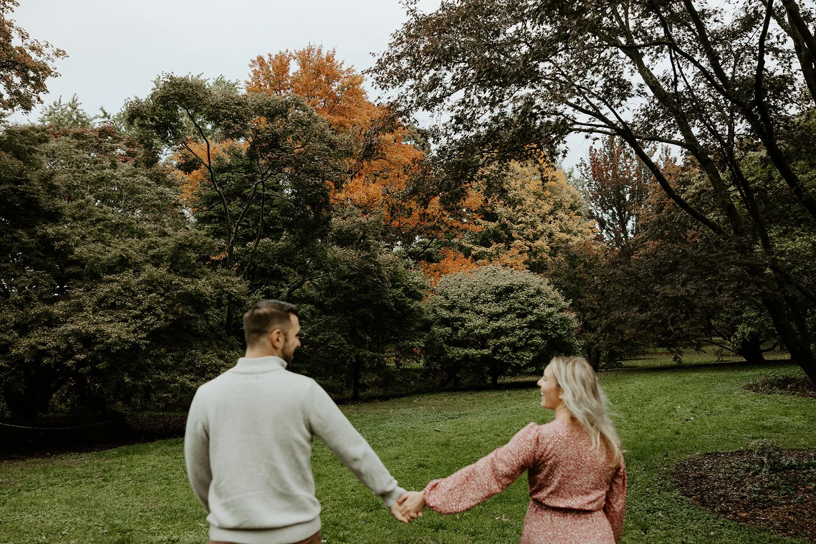 A couple holding hands at the Arnold Arboretum