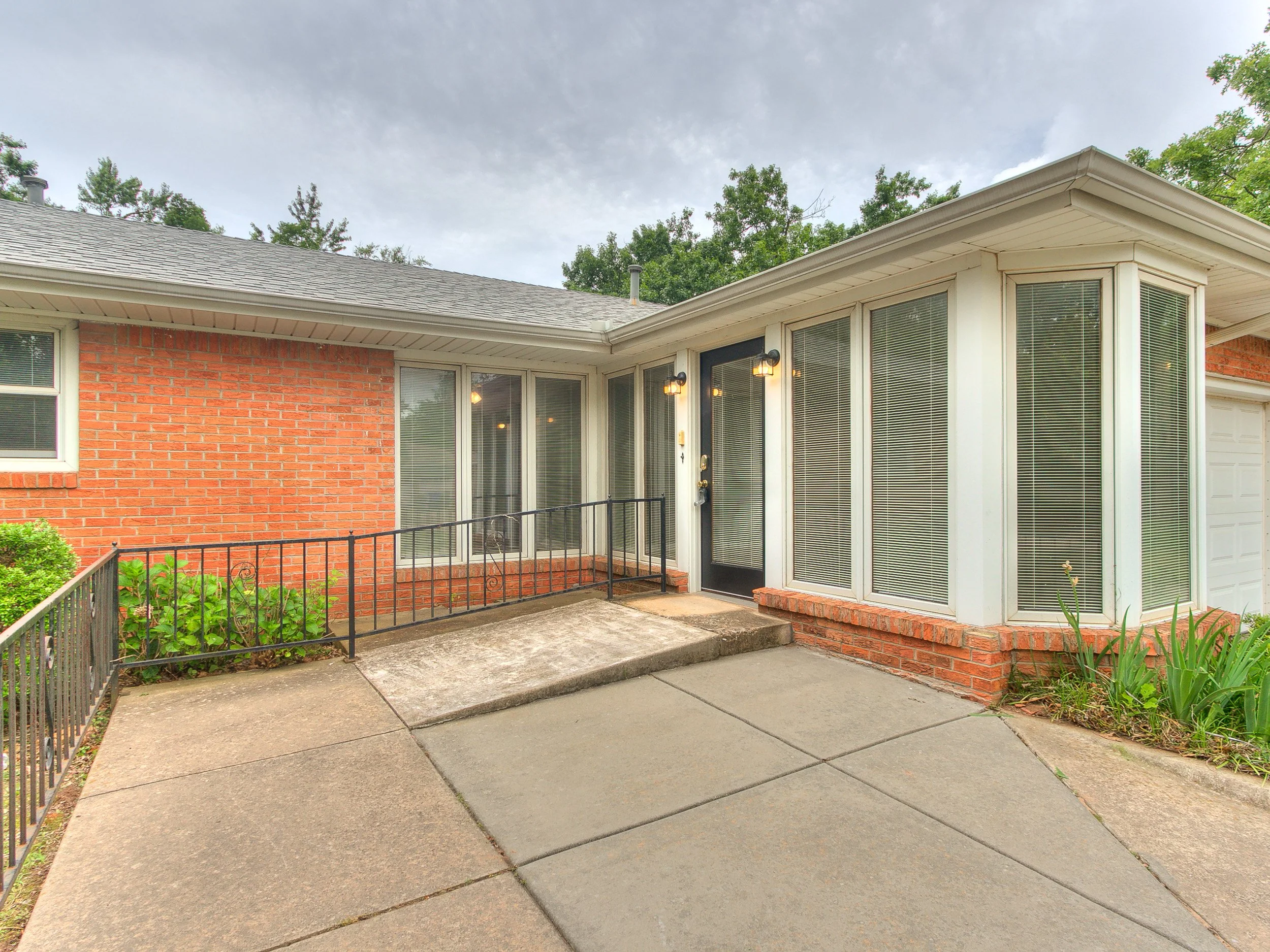 1214 Cruce St.jpg