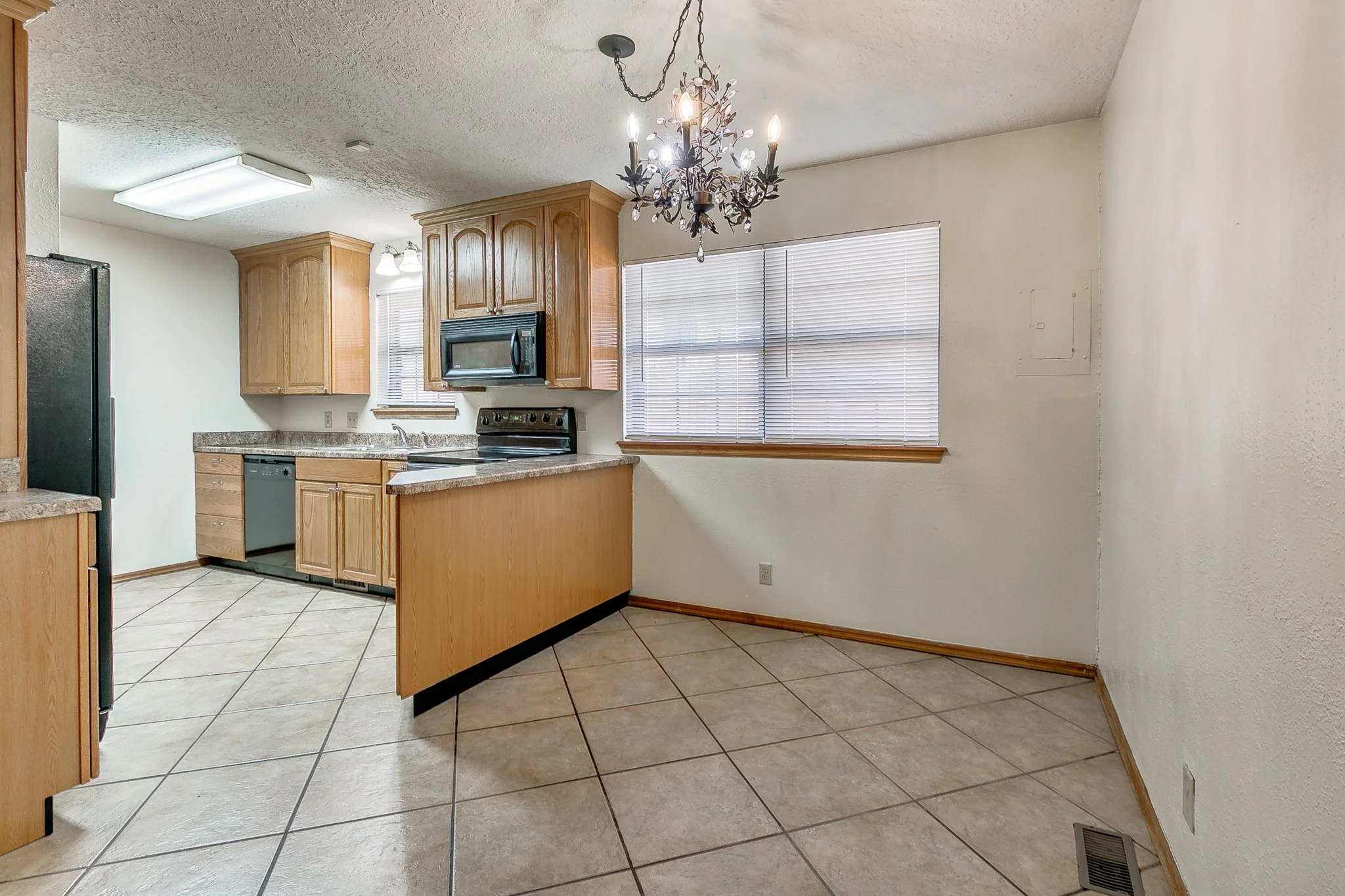 13-web-or-mls-1200 N Crawford-13.jpg