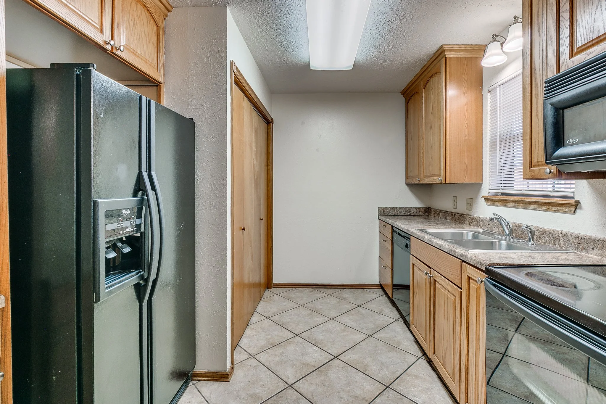 16-web-or-mls-1200 N Crawford-16.jpg