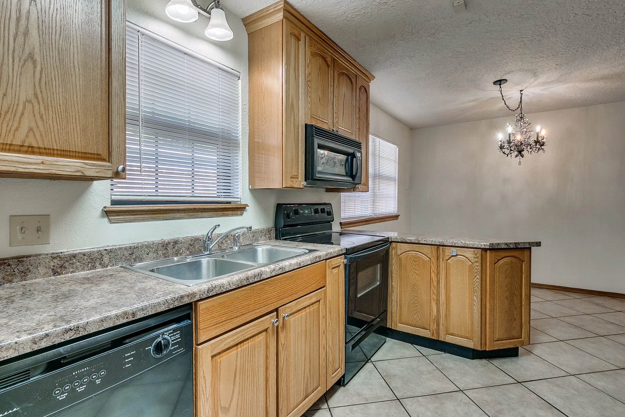 18-web-or-mls-1200 N Crawford-18.jpg