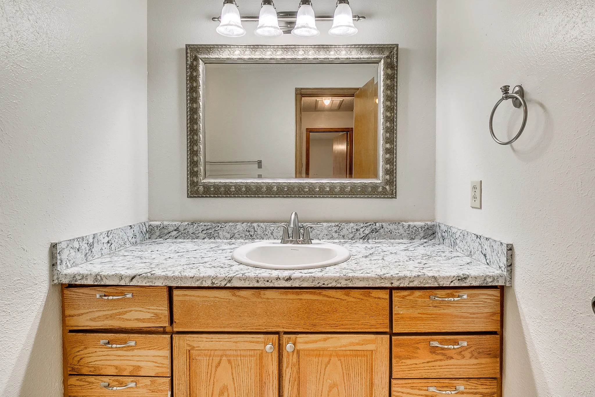 21-web-or-mls-1200 N Crawford-21.jpg