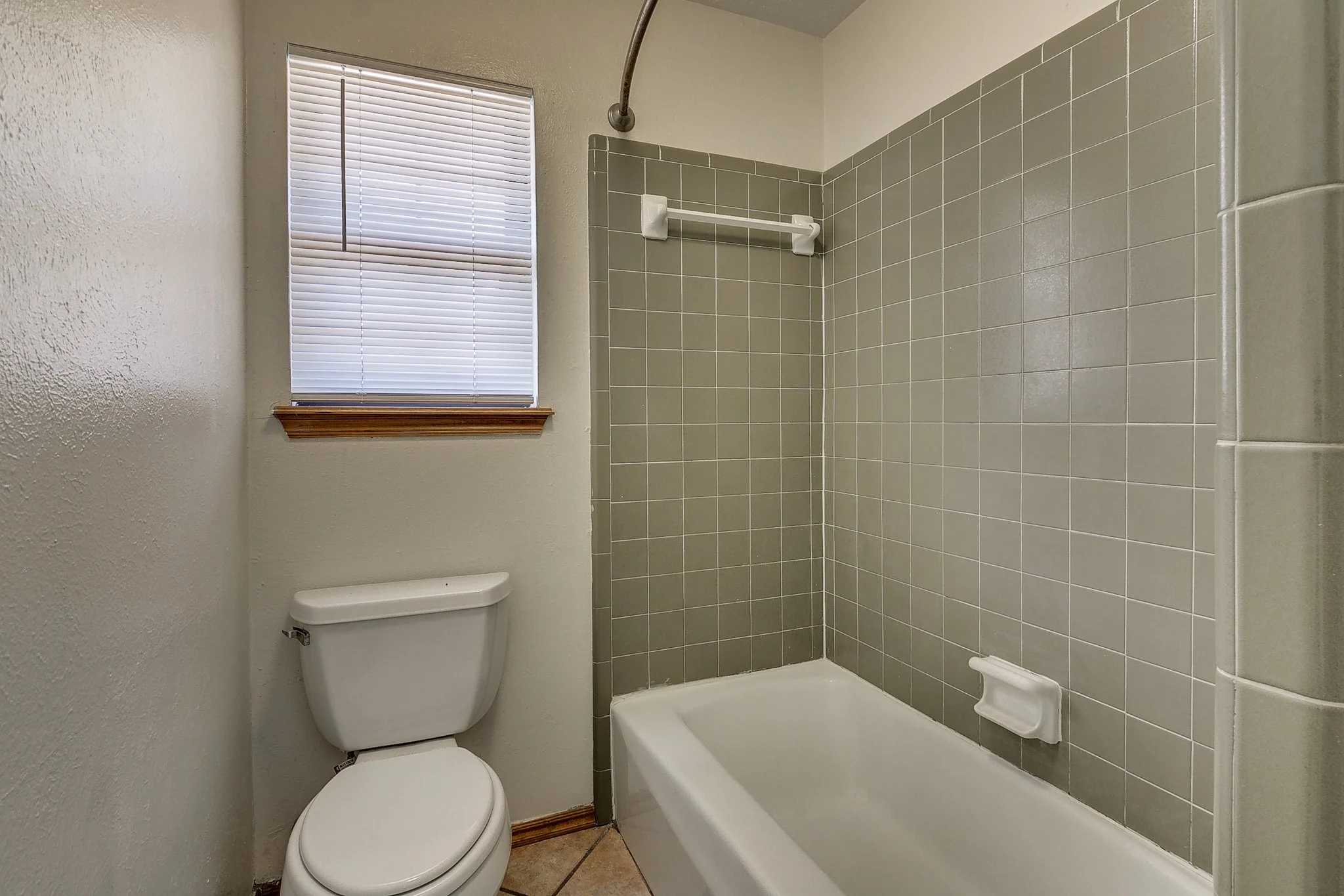 22-web-or-mls-1200 N Crawford-22.jpg