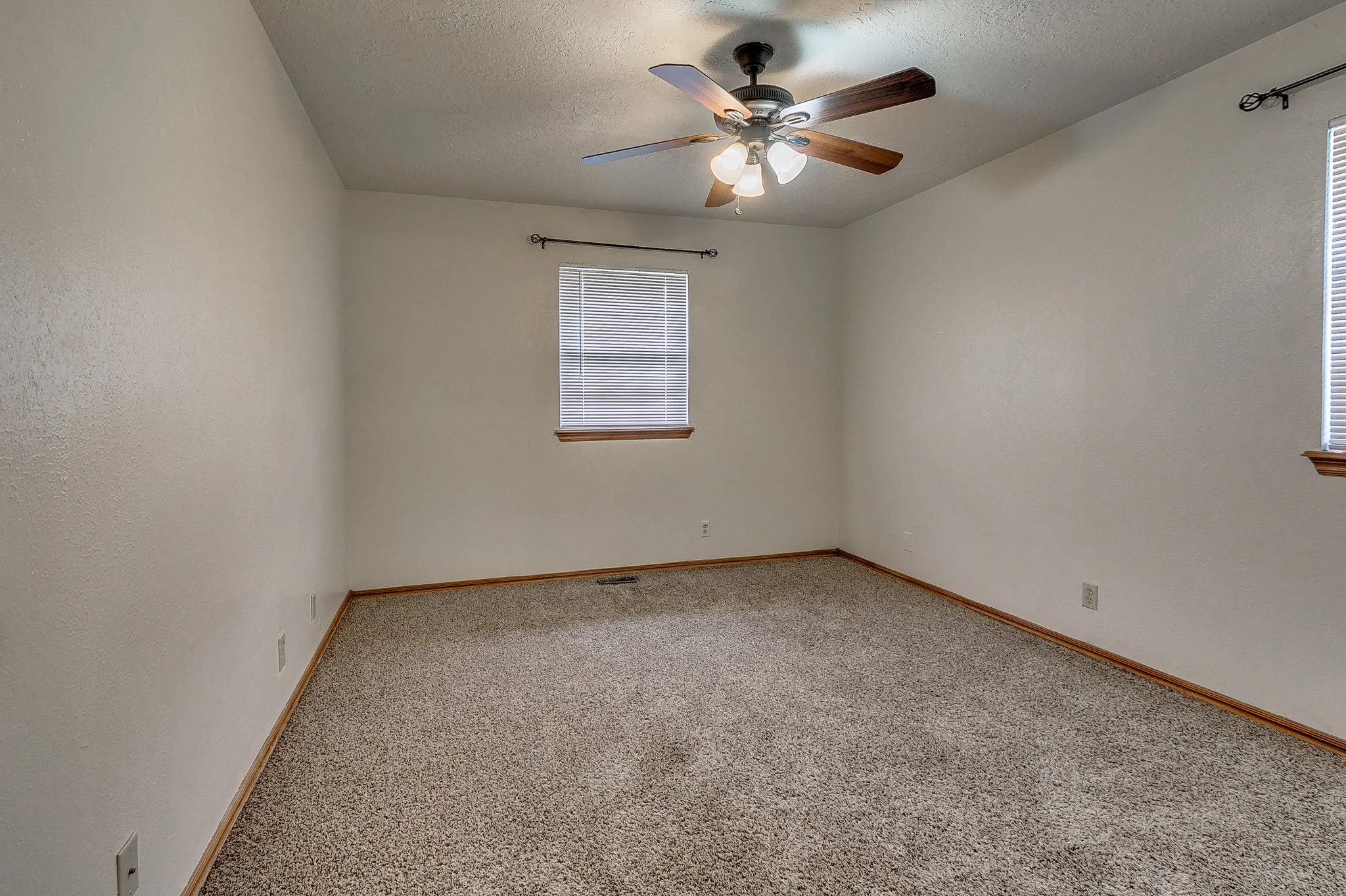 24-web-or-mls-1200 N Crawford-24.jpg