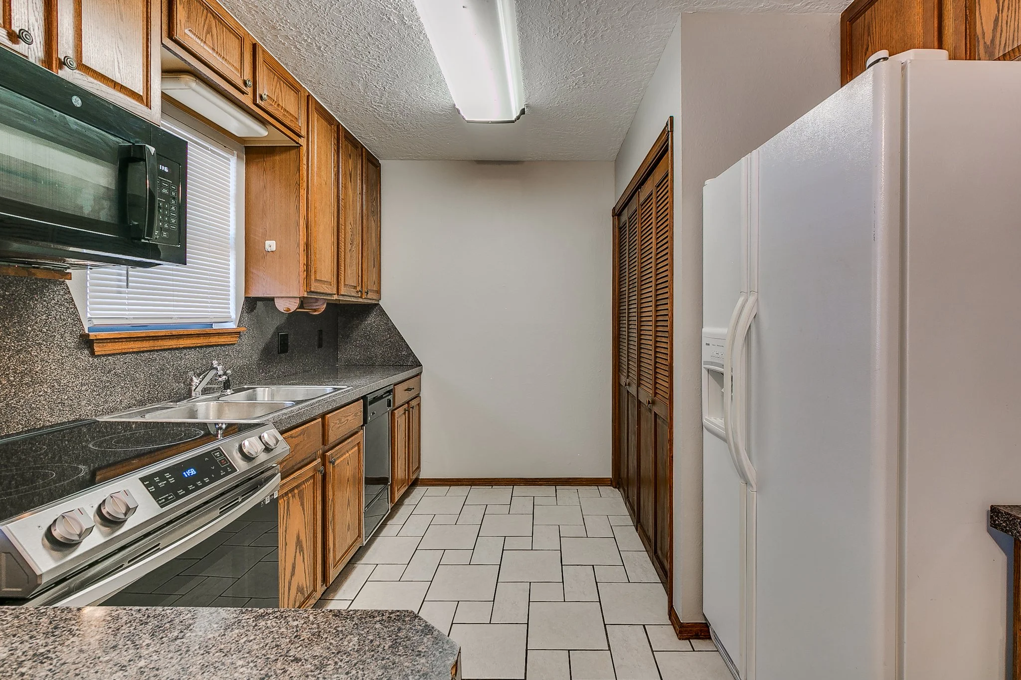 10-web-or-mls-1204 N Crawford-10.jpg