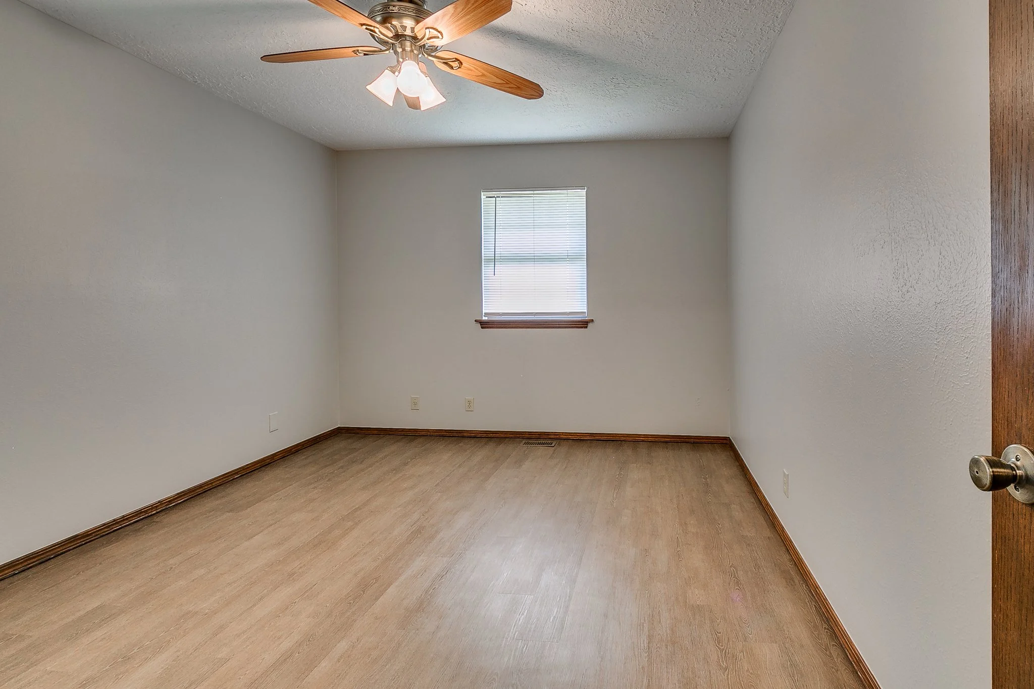 16-web-or-mls-1204 N Crawford-16.jpg