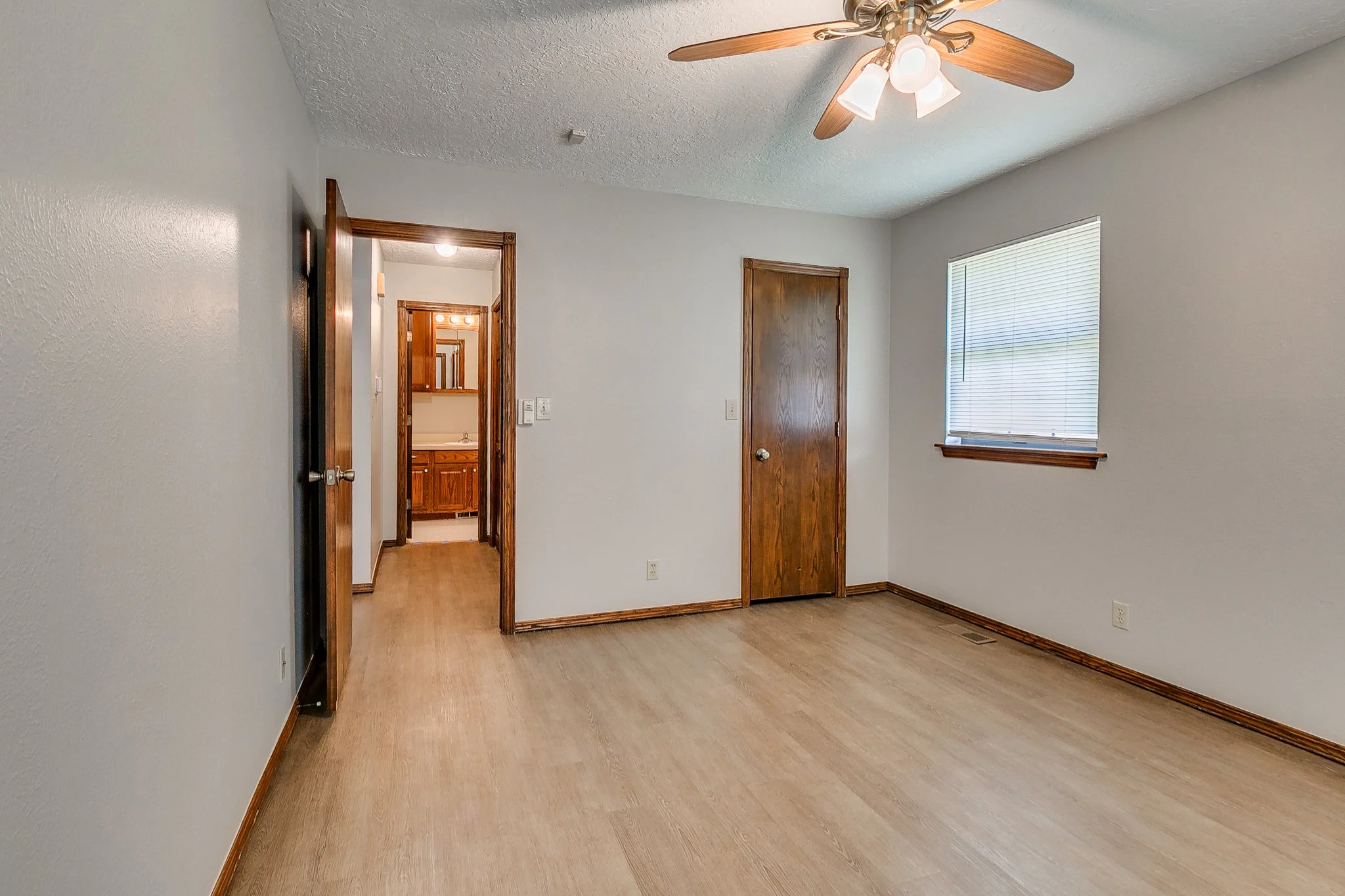 18-web-or-mls-1204 N Crawford-18.jpg