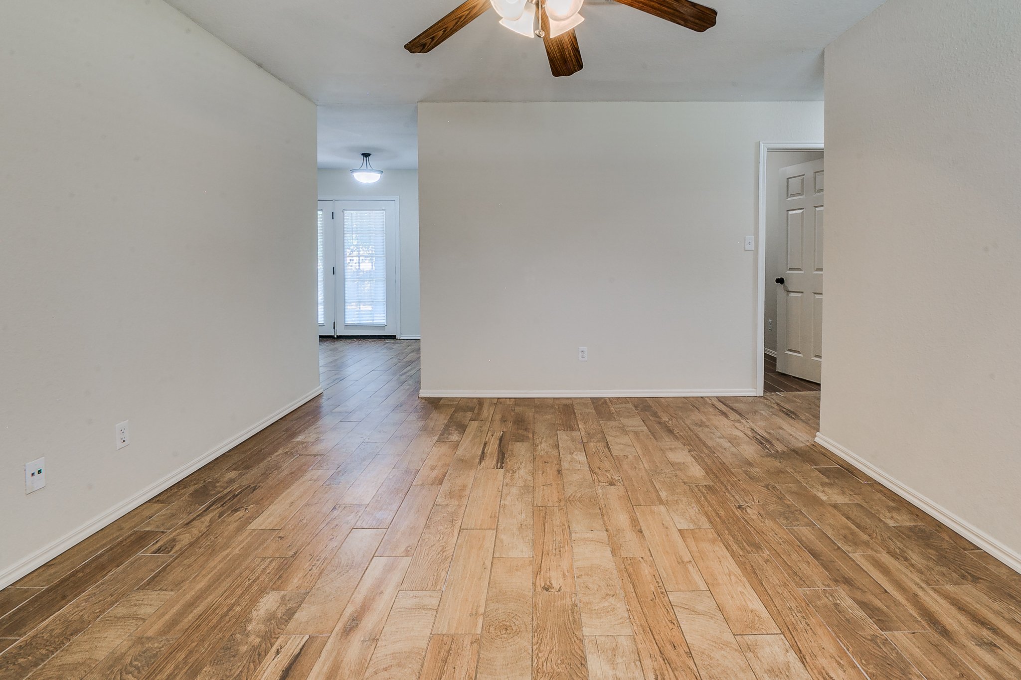 8-web-or-mls-2017 Elmhurst Dr - 8.jpg