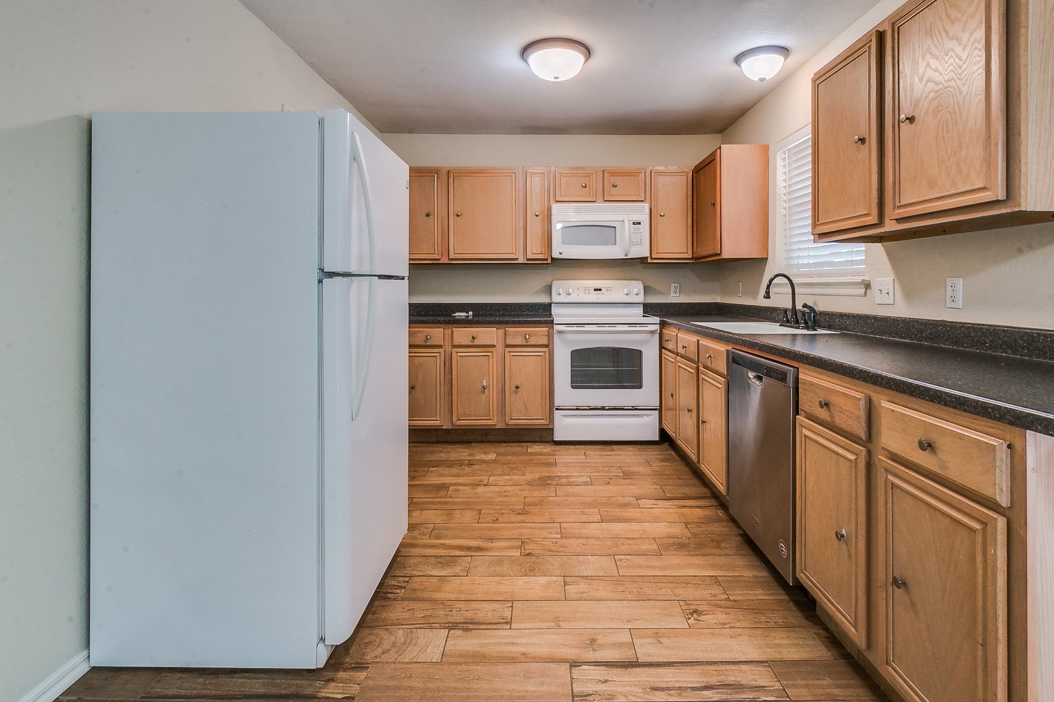 14-web-or-mls-2017 Elmhurst Dr - 14.jpg