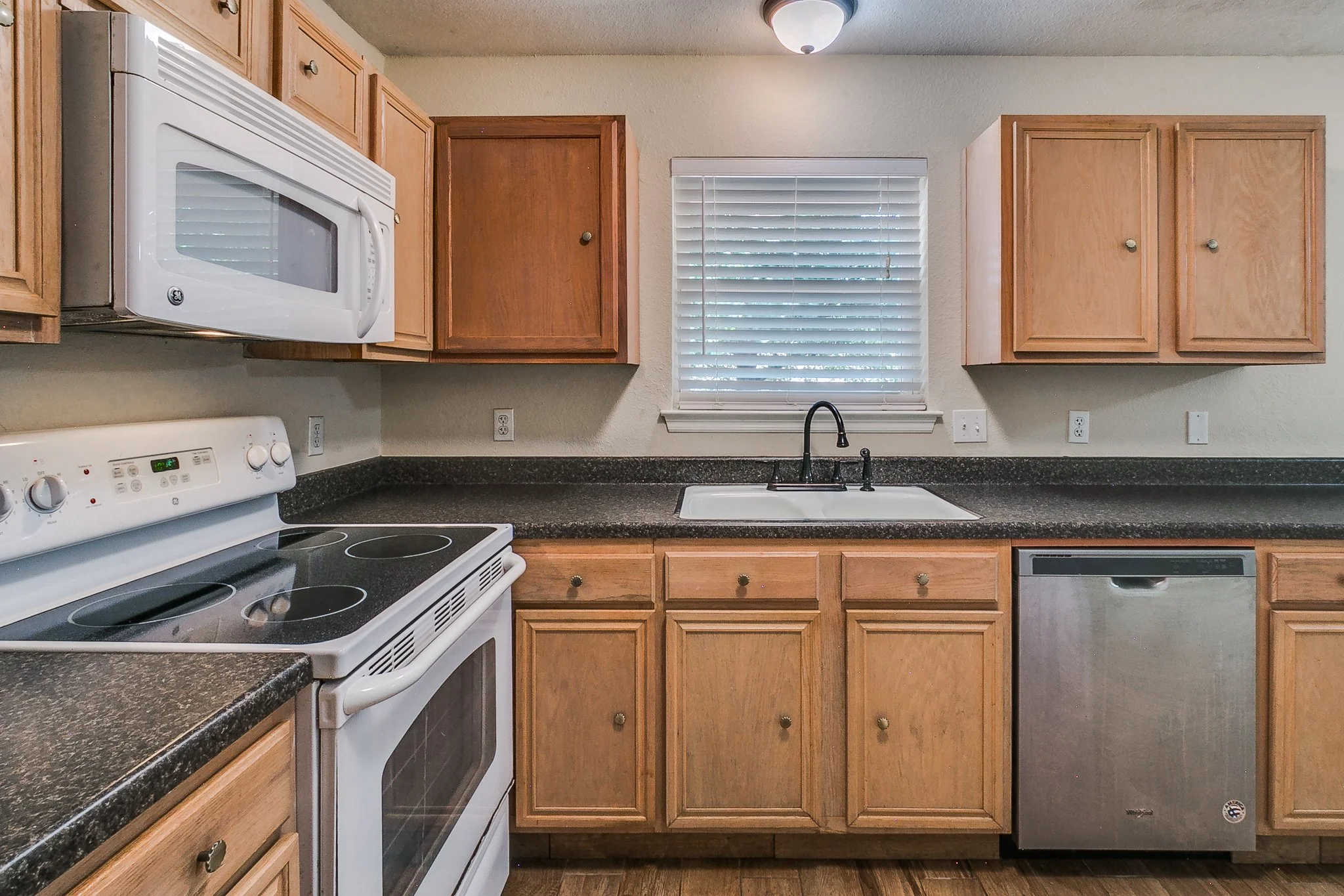 16-web-or-mls-2017 Elmhurst Dr - 16.jpg