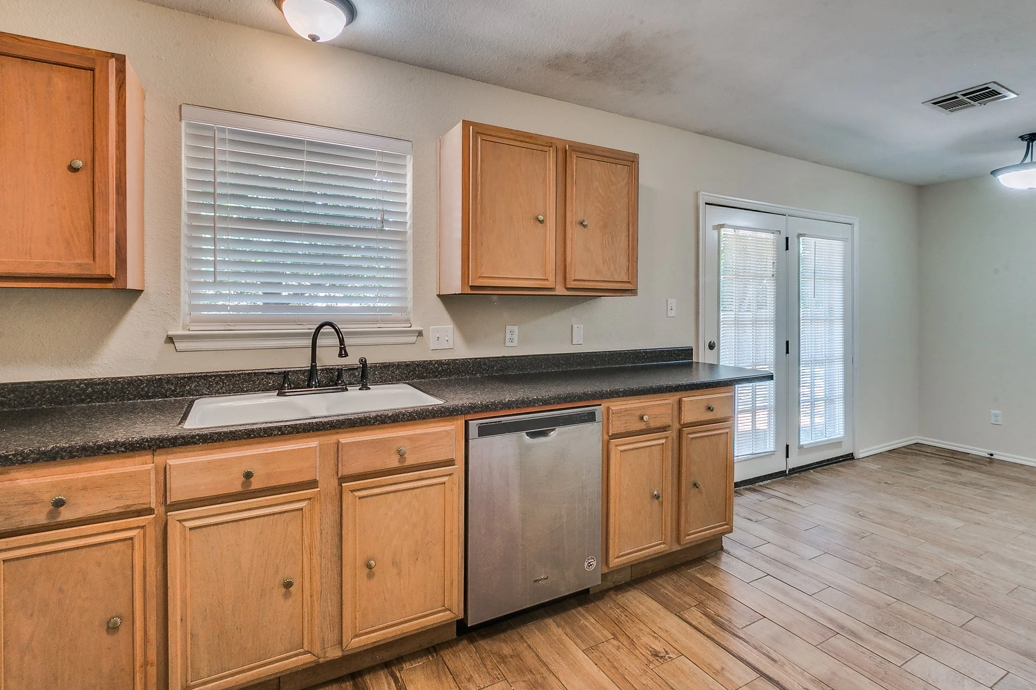 17-web-or-mls-2017 Elmhurst Dr - 17.jpg