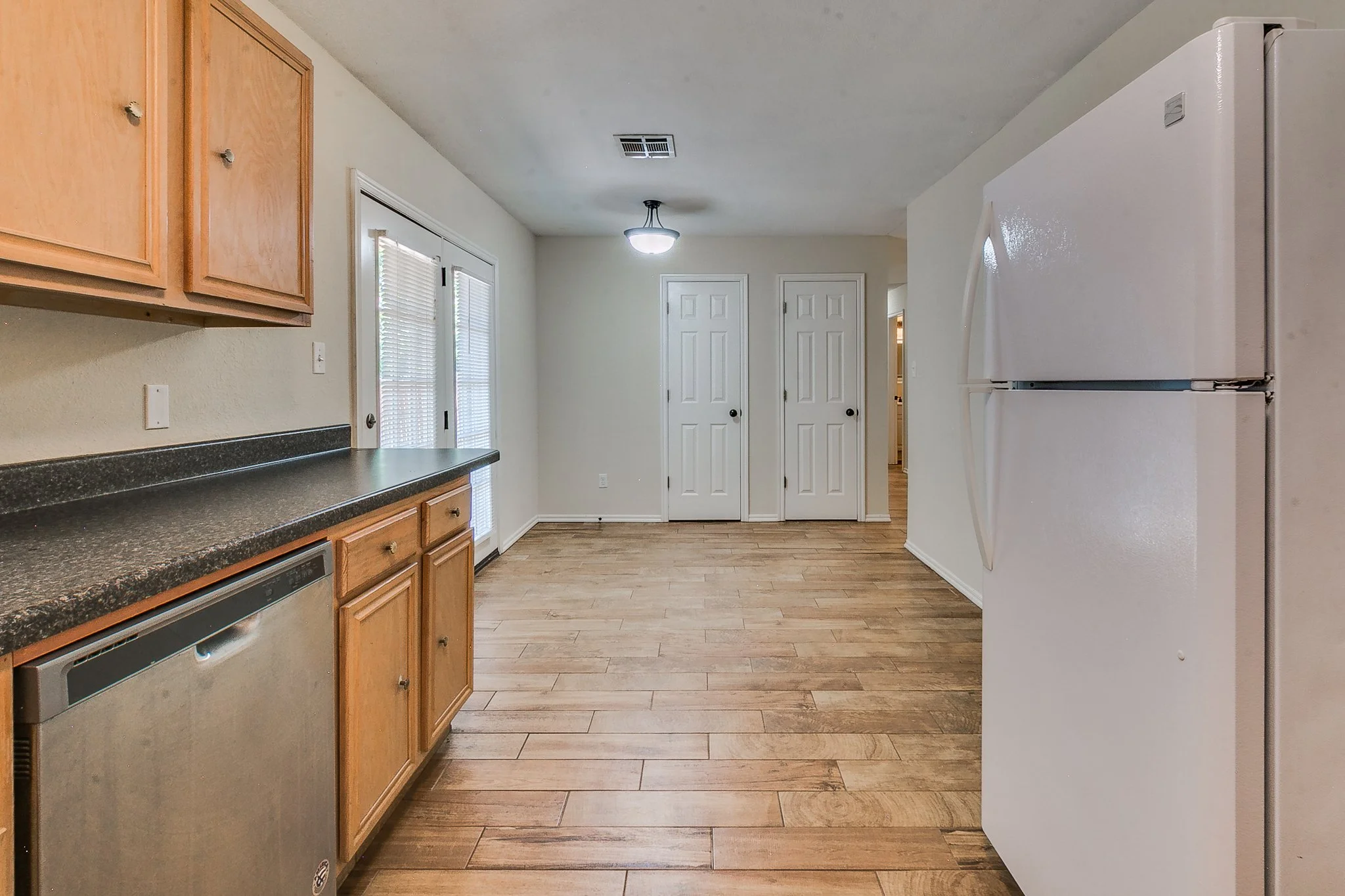 18-web-or-mls-2017 Elmhurst Dr - 18.jpg